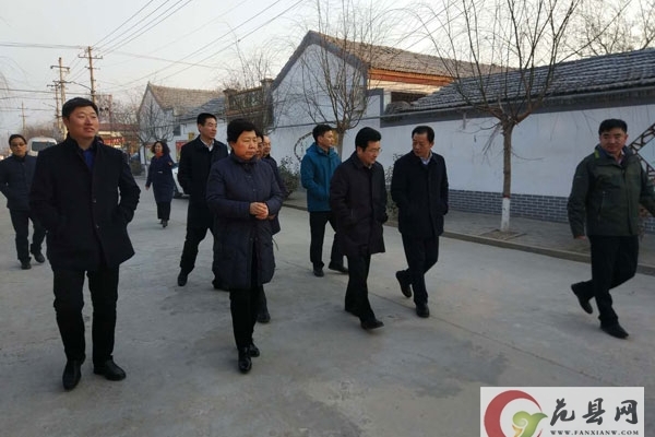 河南省水利廳副廳長(cháng)孫運鋒到王樓鎮東張村進(jìn)行扶貧慰問(wèn)調研